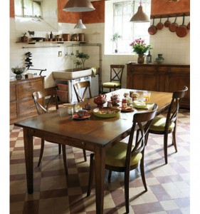 Koyu renklerin hakimm olduğu Fransızstyle