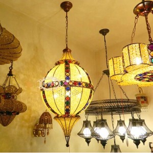 eğlenceli renkli salon avizeleri