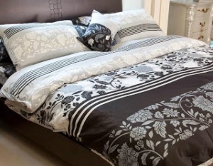 krem renk çiçekli nevreim takımları